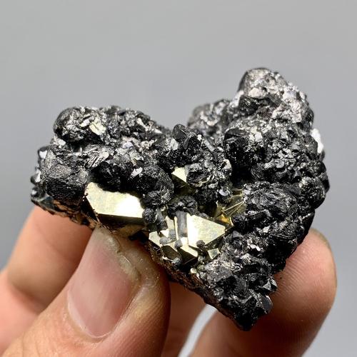 矿石之源-八面体黄铁矿铁闪锌矿 天然